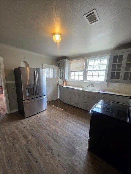 Foto del edificio - 2520 Leonidas St