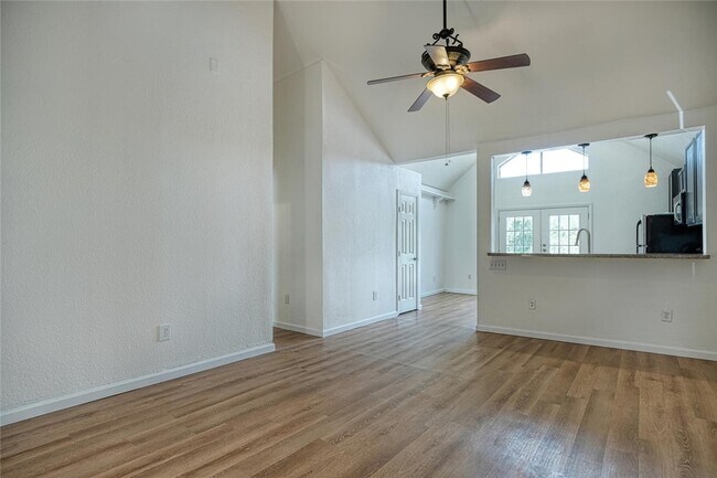 Foto del edificio - 14708 Foy Dr