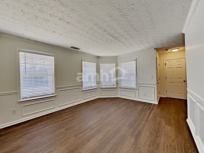 Building Photo - 1959 Johns Pl Ct NE