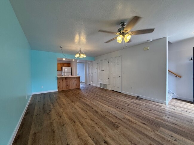 Building Photo - Charming 3-Bedroom Townhome in Springville!