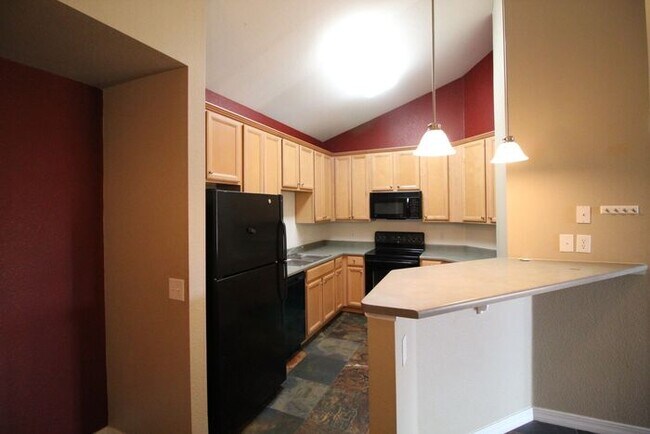 Building Photo - Fantactic Condo