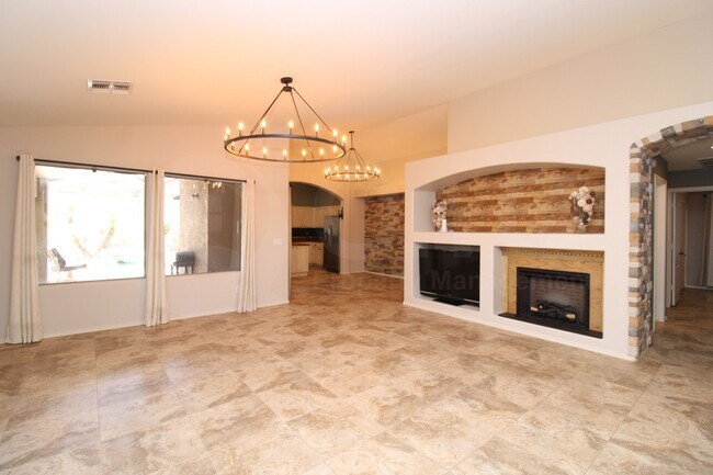 Building Photo - 9112 E Hillview Cir