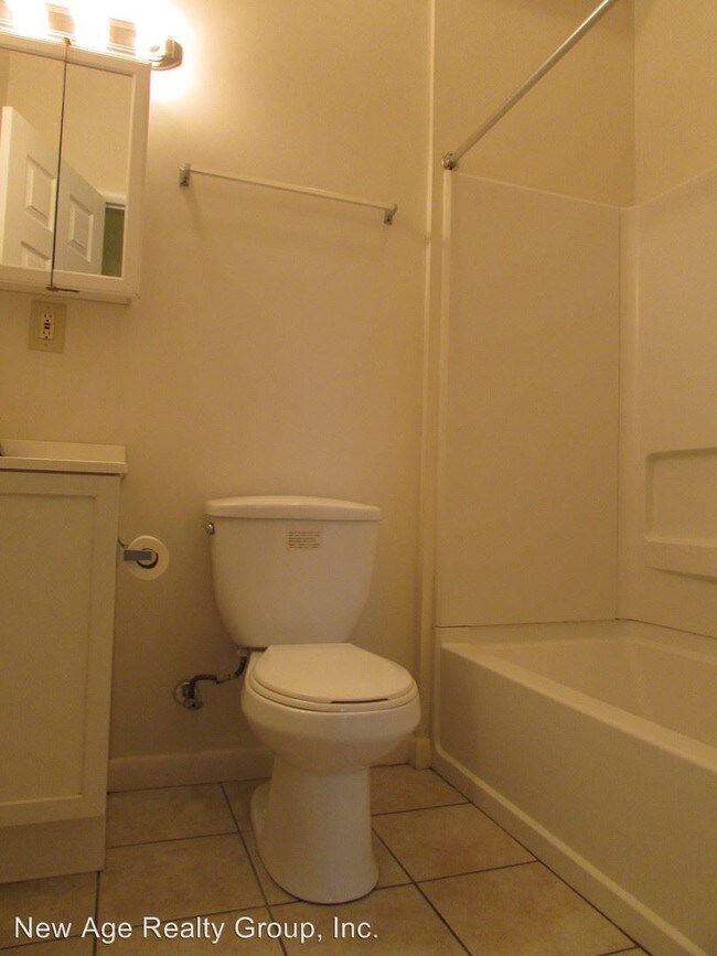 Building Photo - 442 N 32nd St