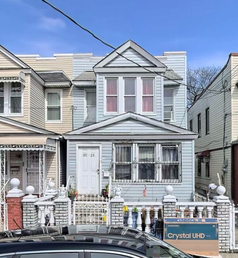 Foto principal - 10729 104th St