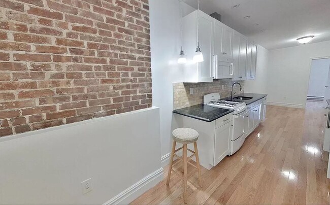 Building Photo - Tenth Avenue