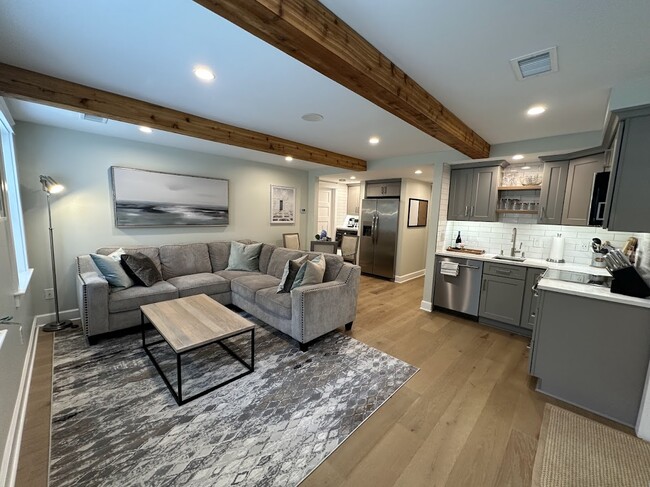 Building Photo - 2144 Kodiak Dr NE
