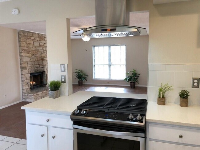 Foto del edificio - 8002 Evaline Ln