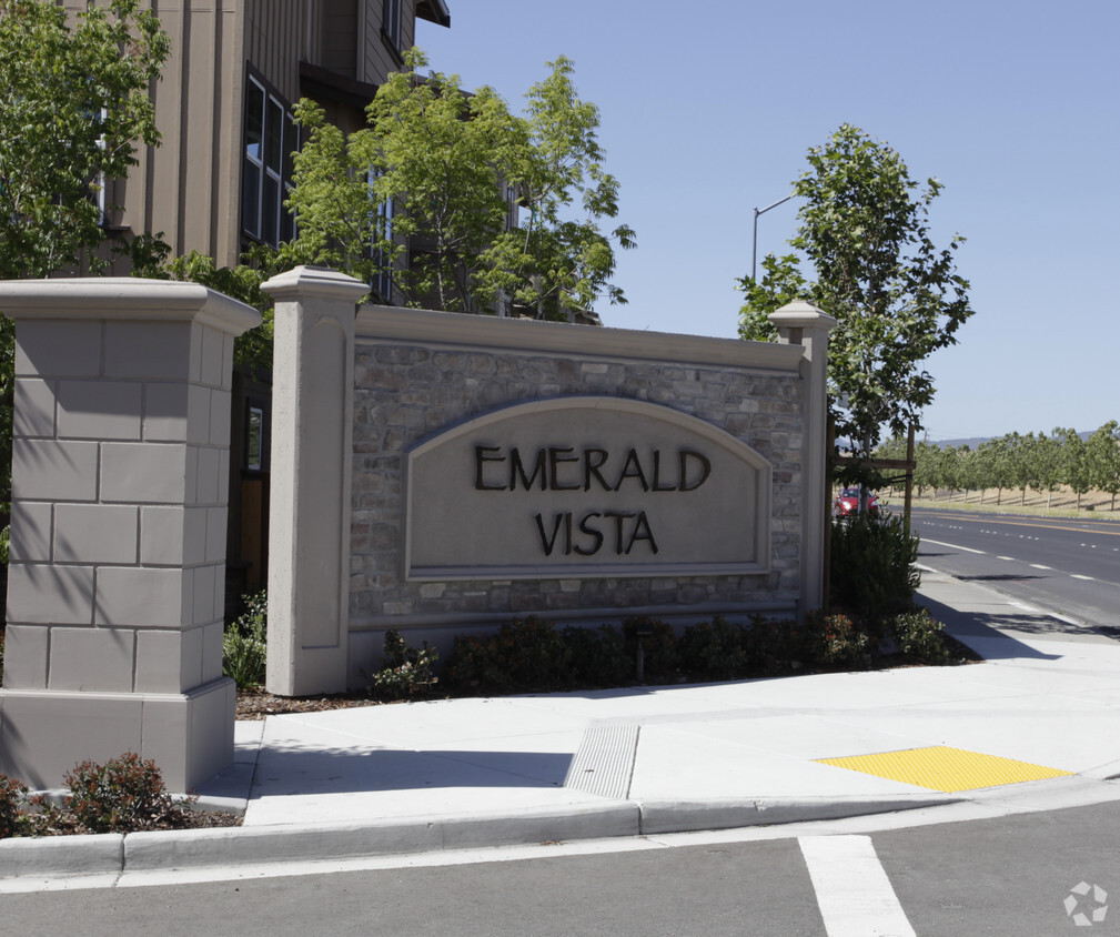 Foto del edificio - Wexford Way Apartments at Emerald Vista