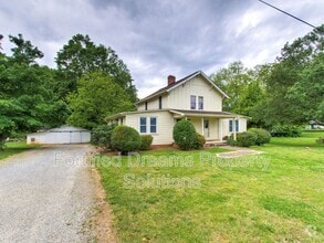 Building Photo - 7507 Greenlawn Dr