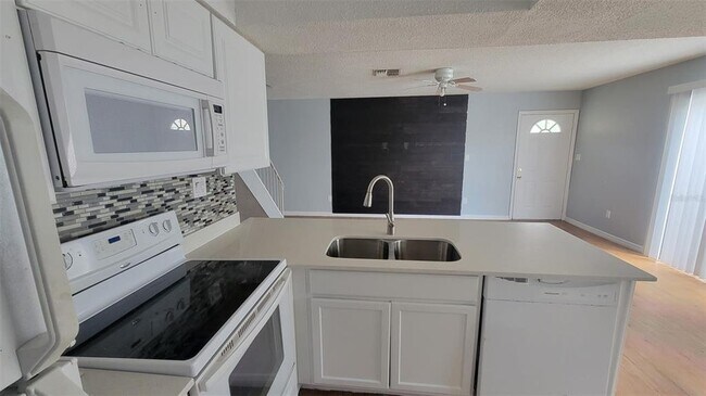 Building Photo - 4410 Shadow Crest Pl