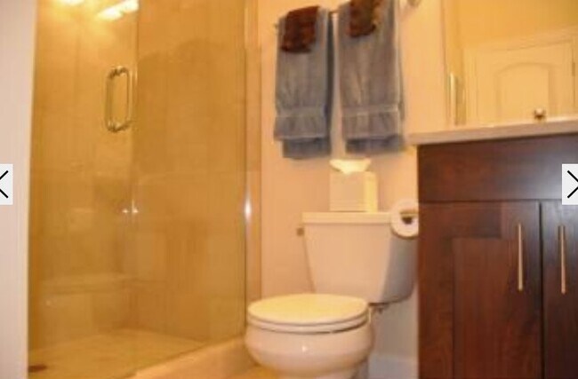Foto del edificio - 2328 N Greenview Ave