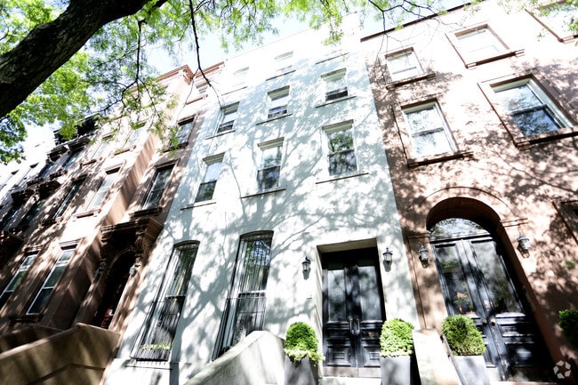 Building Photo - 376 Clinton St