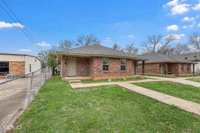 Building Photo - 1719 Lakeshore-A