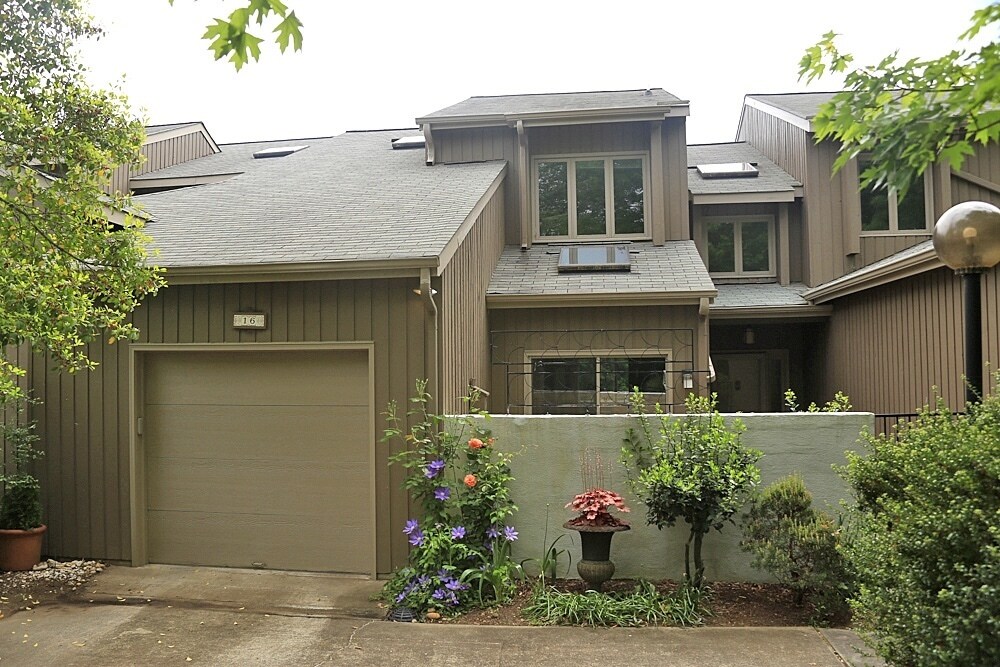 Primary Photo - 16 Bayswater Pl