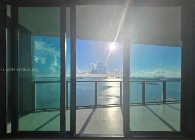 Foto del edificio - 460 NE 28th St