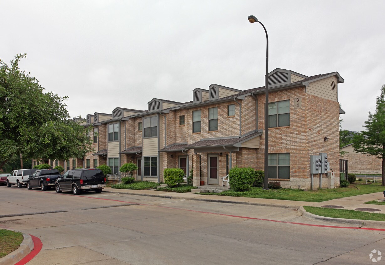 Primary Photo - Roseland Townhomes