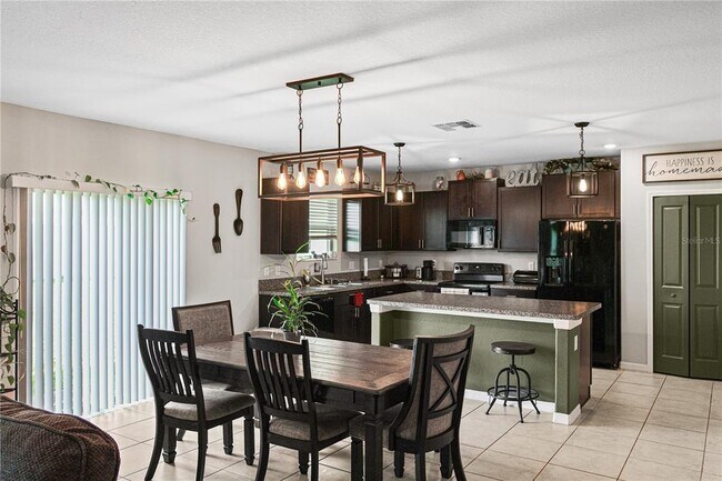 Foto del edificio - 4301 Salt Springs Ln