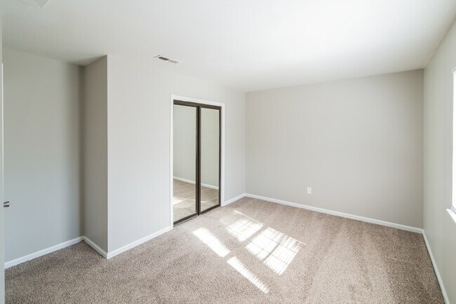 Foto del edificio - 3425 Smoketree Ct