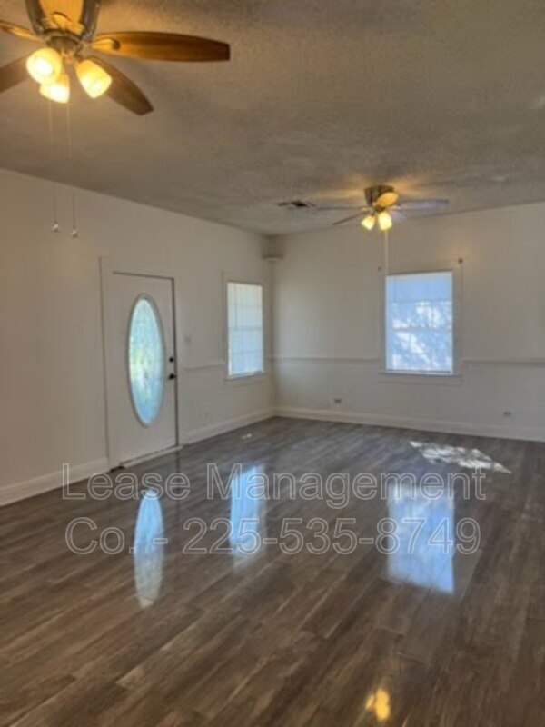 Foto del edificio - 121 W B St