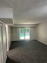 Building Photo - 707 Twin Circle Dr
