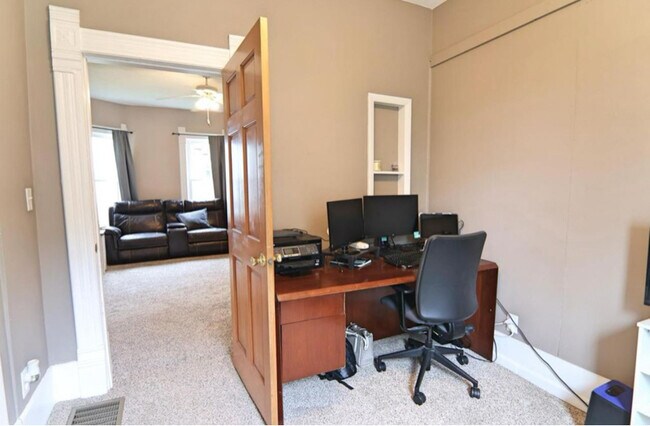 Foto del edificio - 609 S Main St