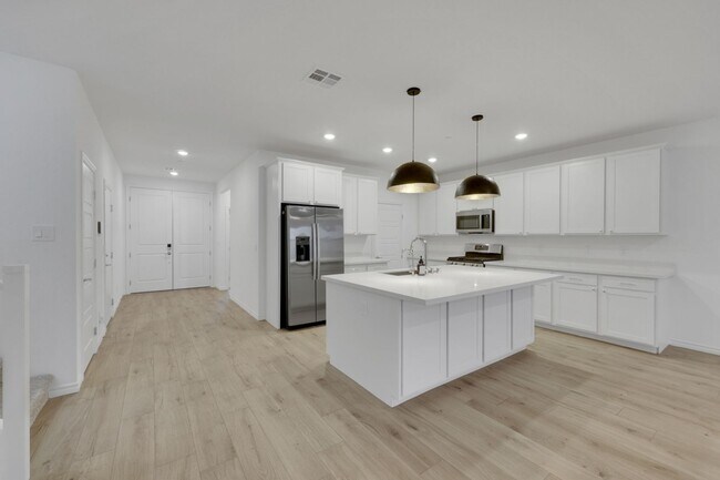 Building Photo - Nearly New Lennar 5 Bedroom Home in Inspirada