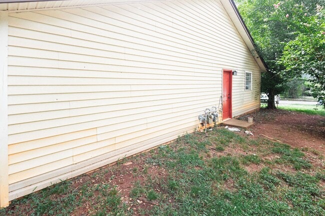 Building Photo - 1011 W Slaton Ave