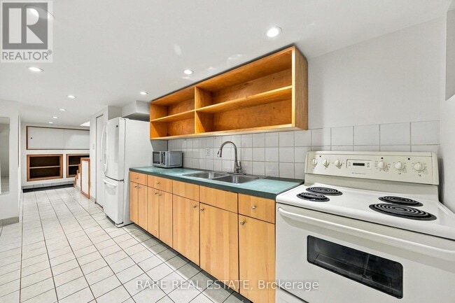 Building Photo - 152 Sunnyside Ave