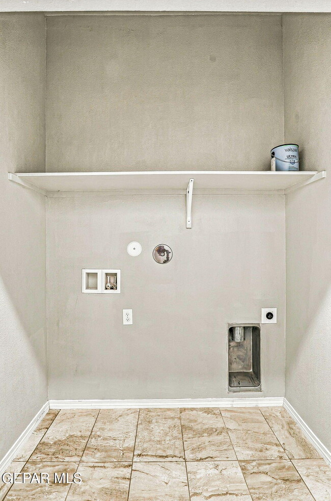 Building Photo - 716 HC Gilbert Minjares Dr