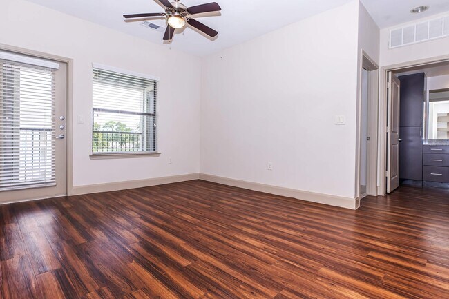 Foto del edificio - Bright Rooms, Brighter Savings