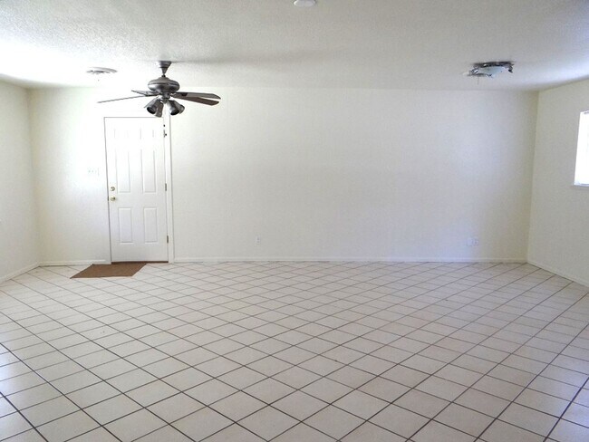 Foto del edificio - 130 Mansfield Ferry Rd