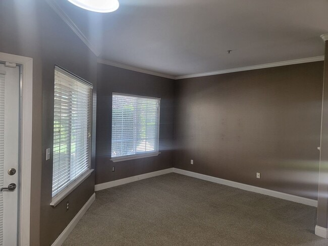 Building Photo - Adorable 2 bedroom 2 bath condo