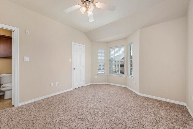 Foto del edificio - Pre-Leasing for FALL 2026- 1 Bedroom in Gated Lakeridge!