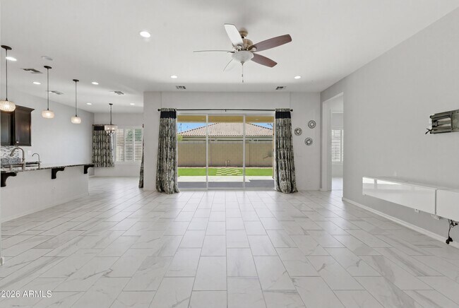Building Photo - 1083 E Holland Park Dr