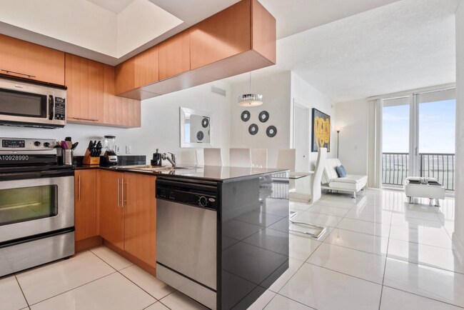 Building Photo - 1770 N Bayshore Dr
