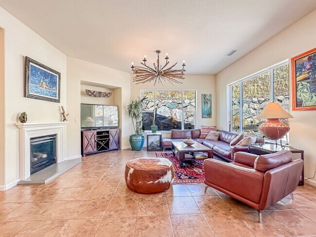 Foto del edificio - Executive Home in Hidden Valley