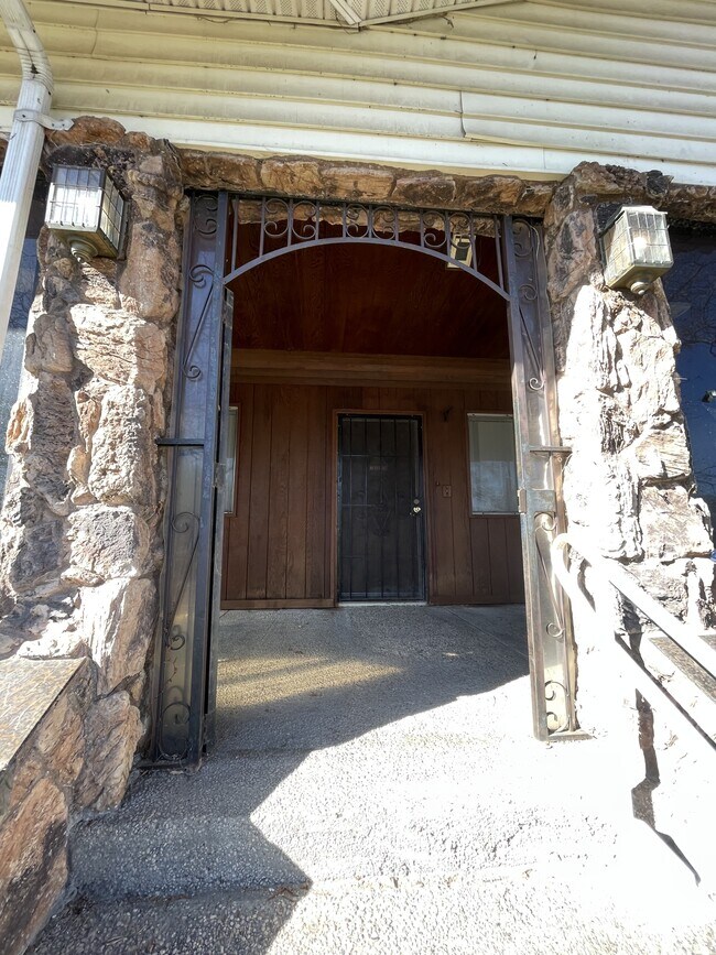 Foto del edificio - 1316 H St