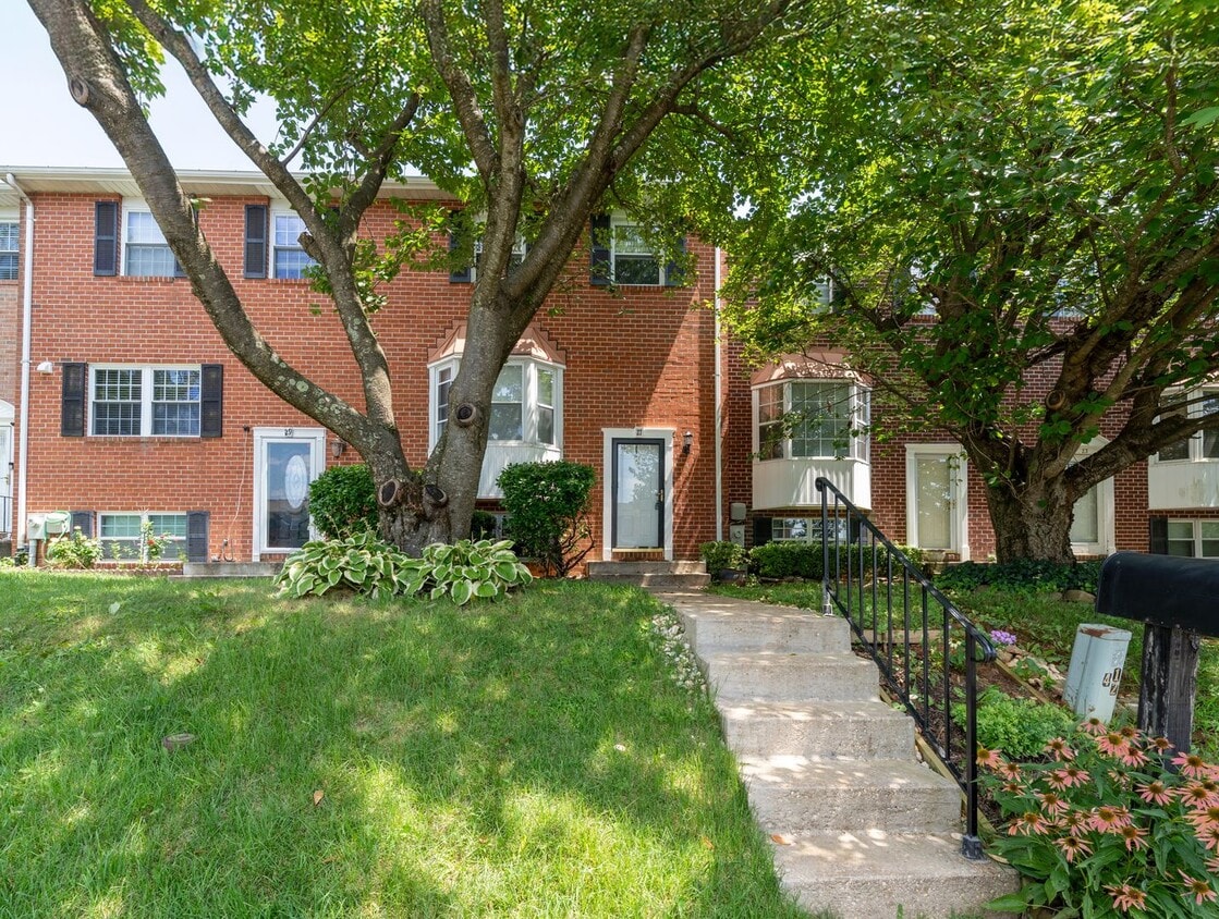 Primary Photo - 27 Sylvan Park Ct