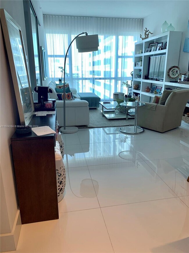 Building Photo - 6801 Collins Ave