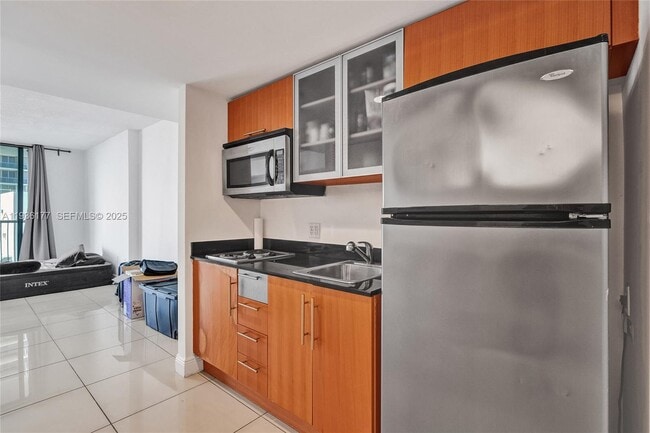 Building Photo - 1750 N Bayshore Dr