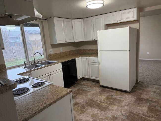 Foto del edificio - Recently remodeled Spanaway 3bd/1.75ba rambler available now!