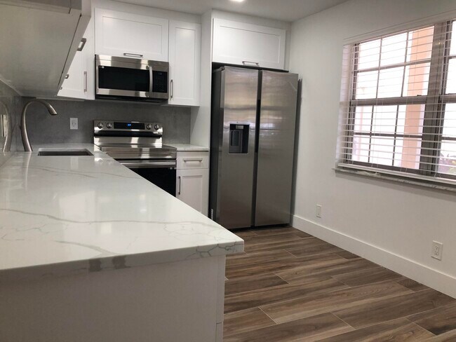 Foto del edificio - 535 Oaks Dr