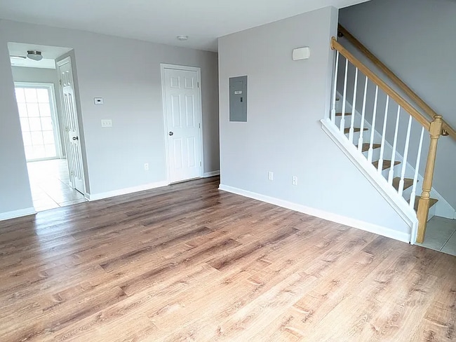 Building Photo - Spacious two-bedroom townhome