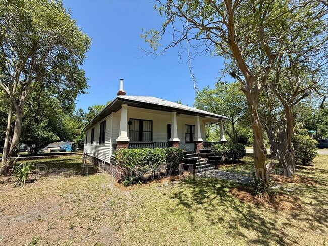 Foto del edificio - 101 Forrest Ave