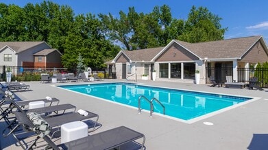 Building Photo - The Avenue