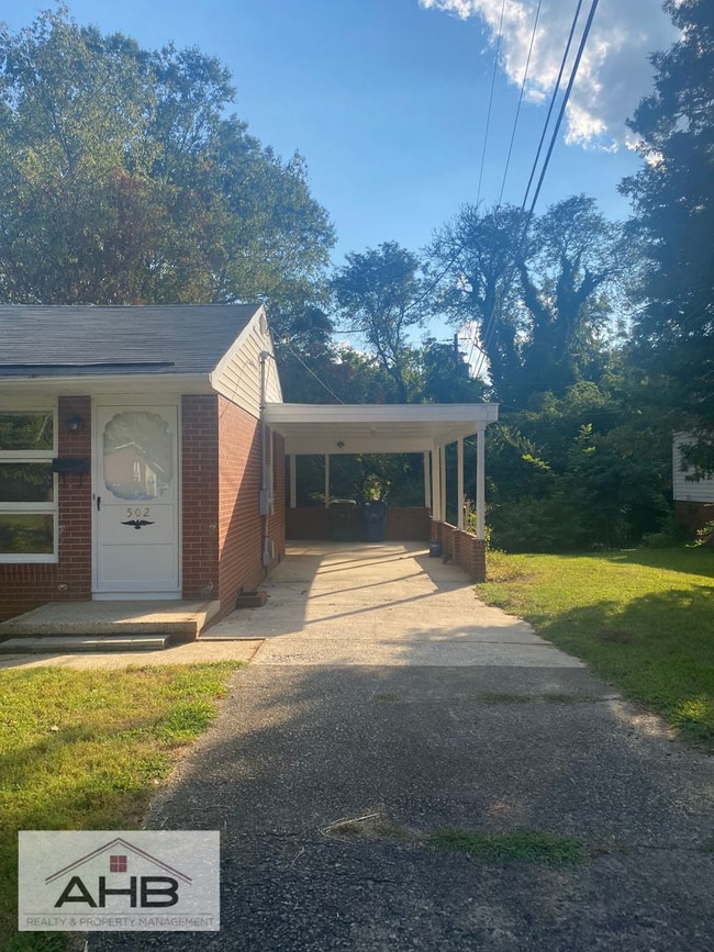 Building Photo - 502 Doggett Dr