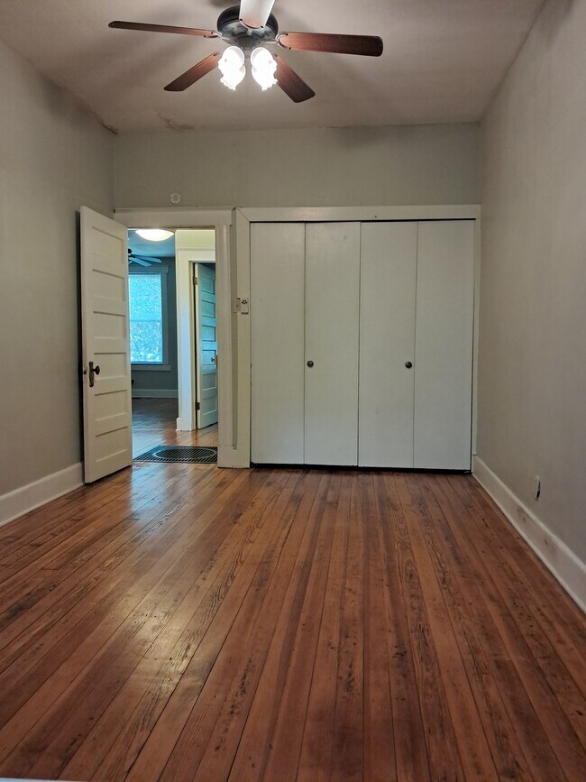 Building Photo - 3146 S Compton Ave