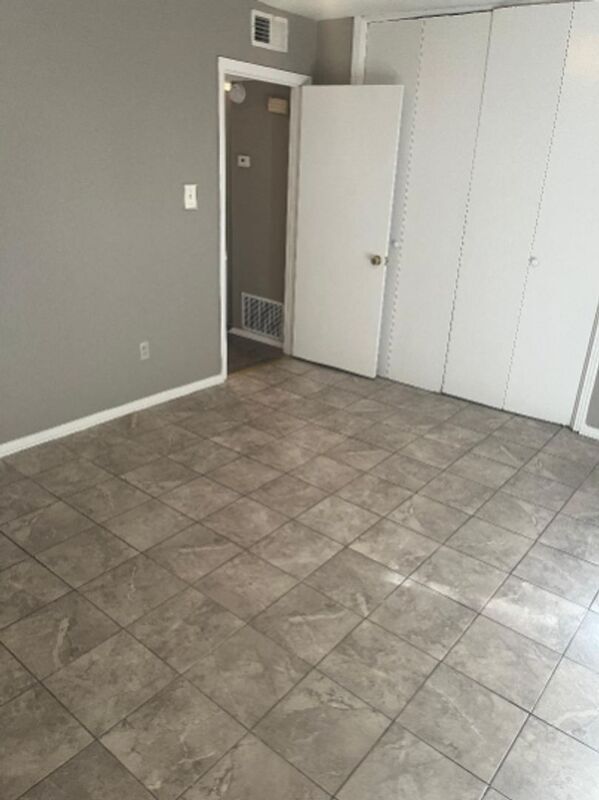 Foto del edificio - 150 N McLean Blvd
