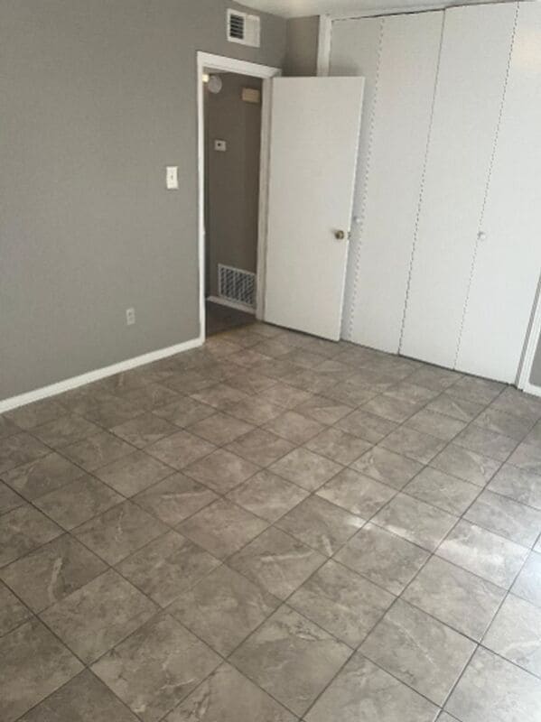 Foto del edificio - 150 N McLean St