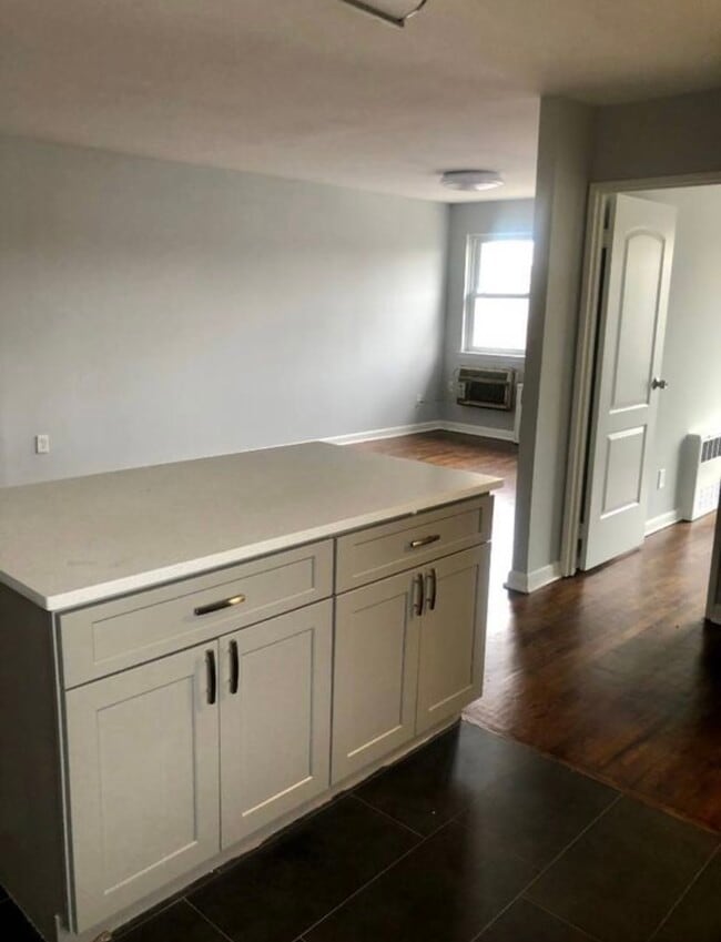 Foto del edificio - 954 E 85th St